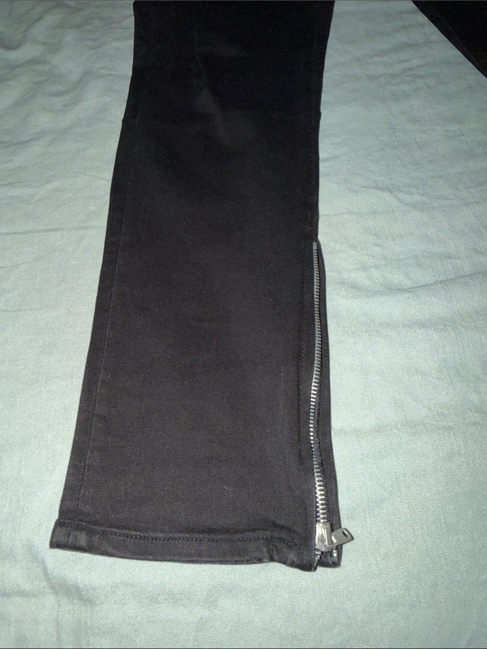 Men ‘Crysp Denim’ Black Skinny Zipper Hem Jeans - Picture 4 of 8